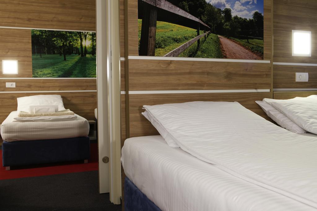 Guest House Vida Belgrado Esterno foto