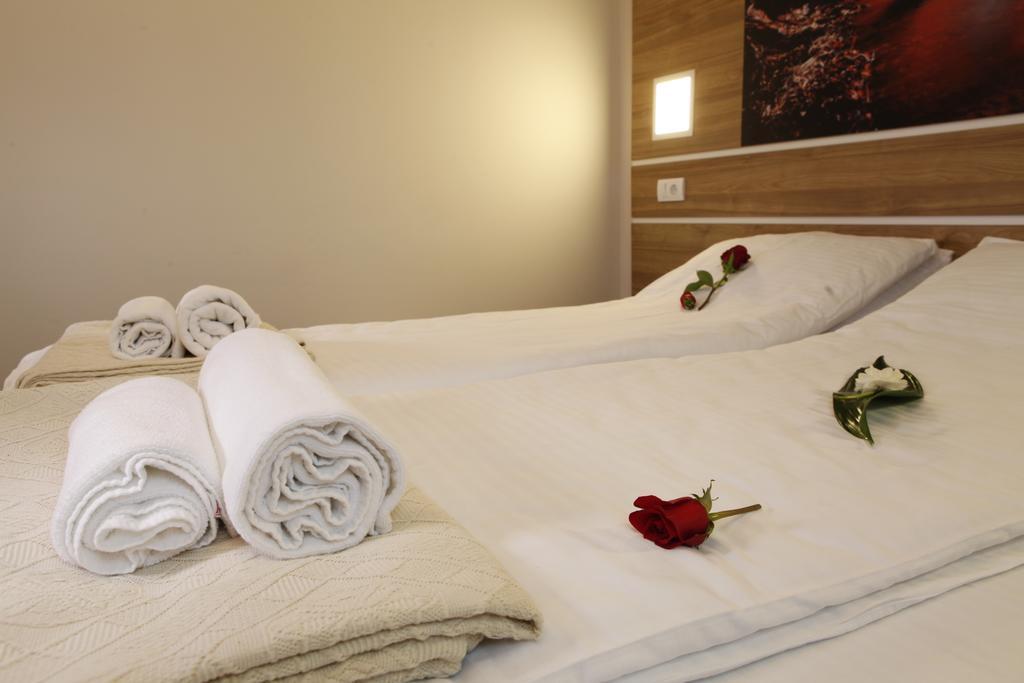 Guest House Vida Belgrado Esterno foto