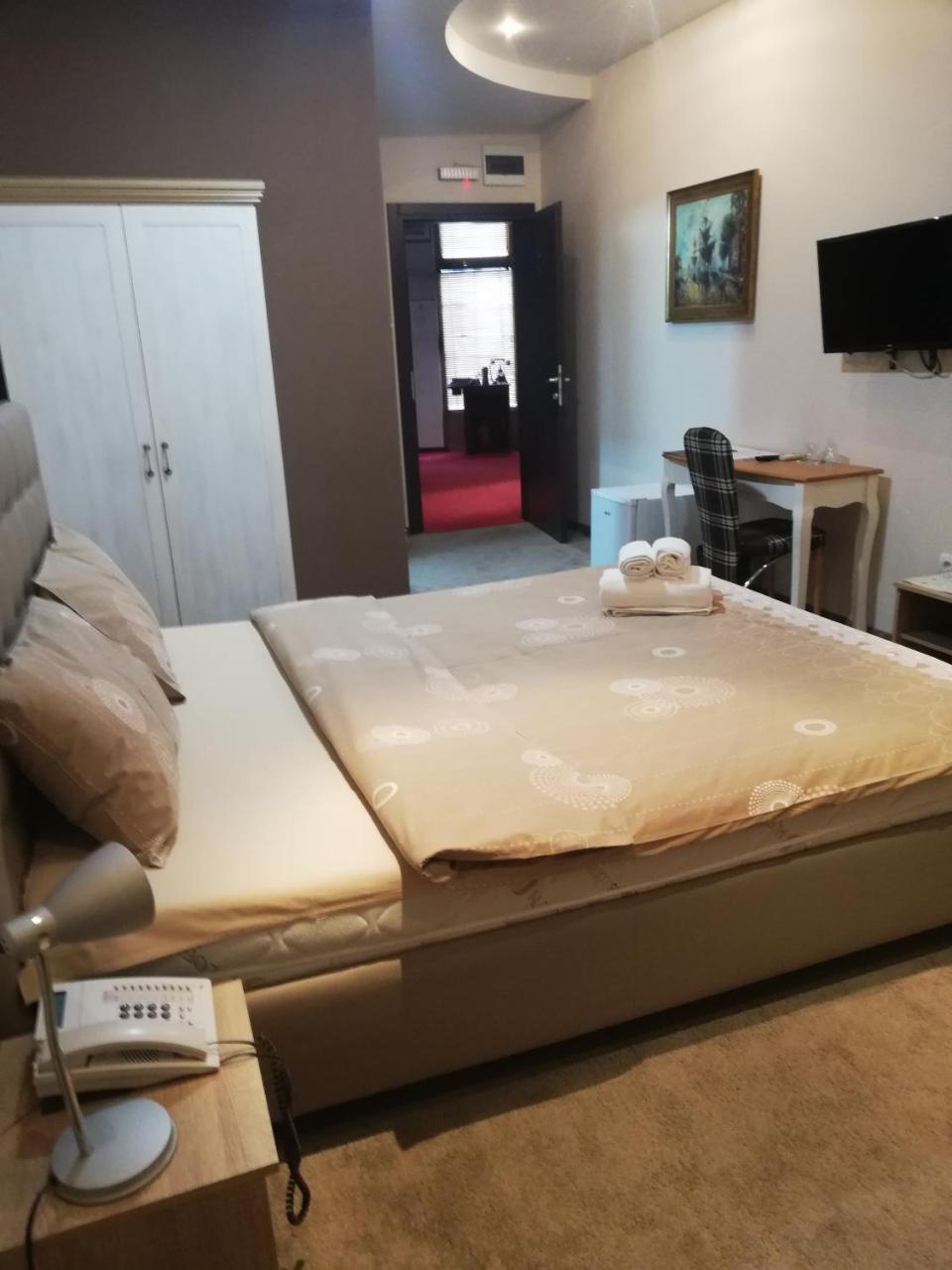 Guest House Vida Belgrado Esterno foto