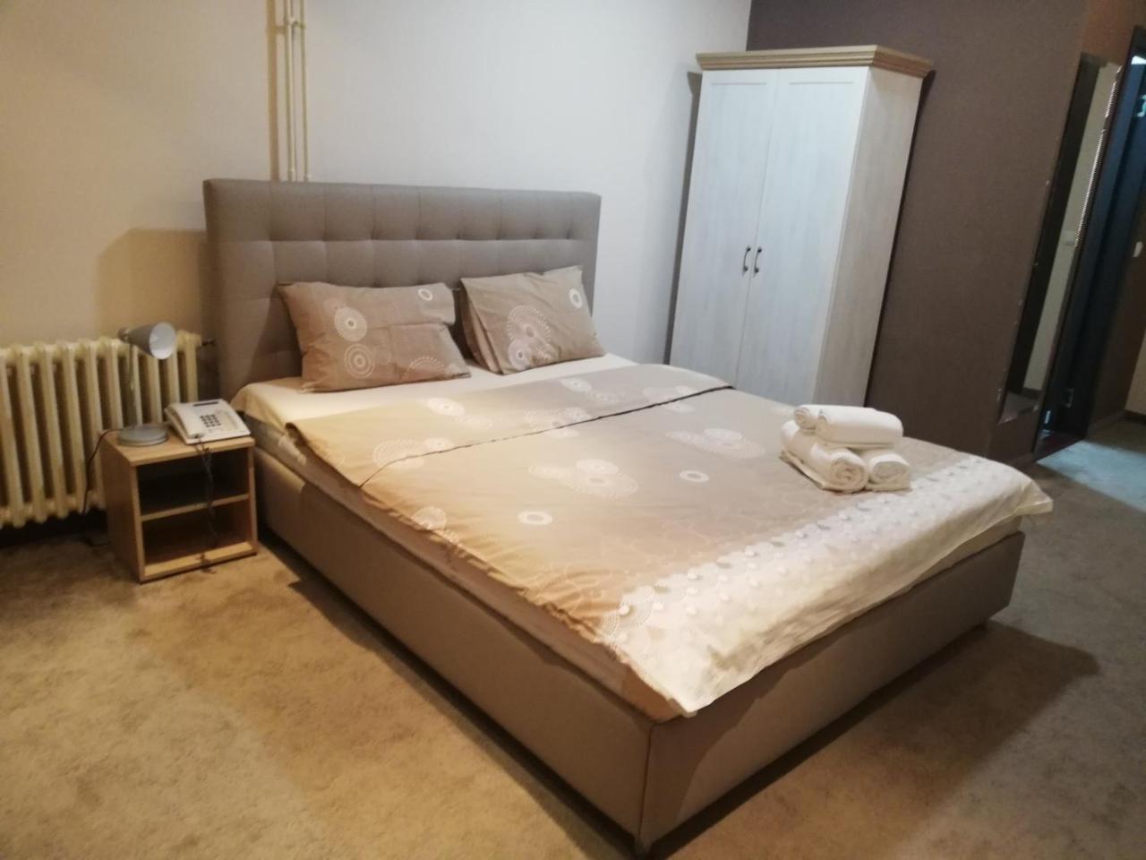 Guest House Vida Belgrado Esterno foto